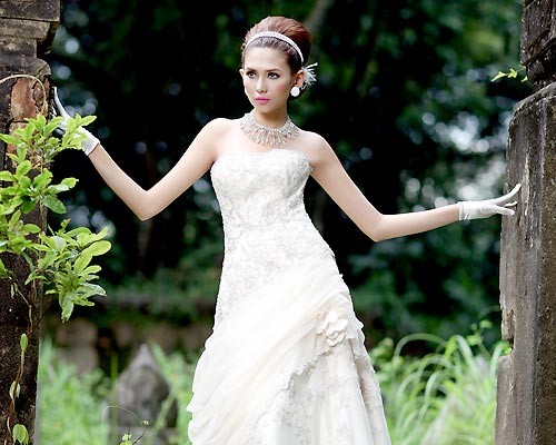 Sau đó Võ Hoàng Yến trở thành đại diện của Việt Nam tham dự Hoa hậu Hoàn vũ 2009.