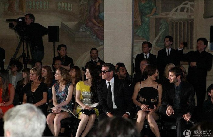 Phạm Băng Băng lộng lẫy và nổi bật bên cạnh các sao Hollywood tại Tuần lễ thời trang Thu Đông Paris 2012.