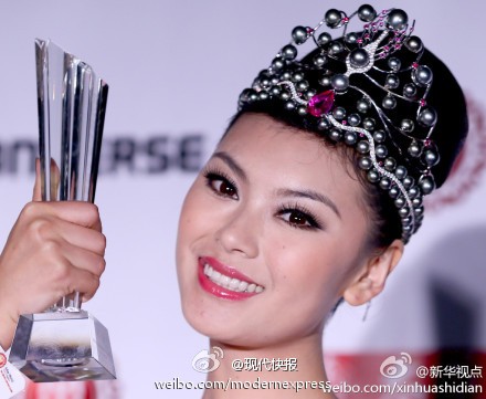 Đêm chung kết Miss World China 2012 lần thứ 62 diễn ra tối 30/6 tại khu giải trí Kim Hải Hồ ở thủ đô Bắc Kinh, vượt qua 39 thí sinh, người mẫu cao 1,77 m Vu Văn Hà mang SBD 27 đã đăng quang ngôi vị Hoa hậu Trung Quốc 2012. Ảnh. Xinhua.