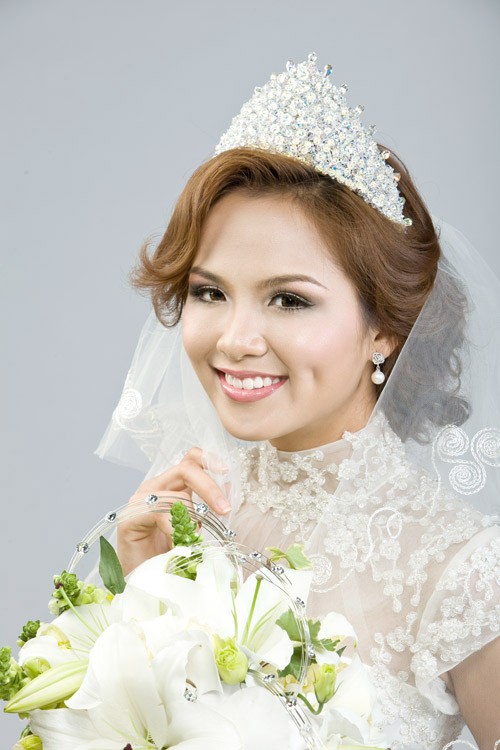 Hoa hậu thế giới người Việt 2010 - Lưu Thị Diễm Hương (sin năm 1990). Diễm Hương có chiều cao 1m71, số đo 3 vòng của cô là 84-61-92.