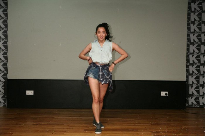 Sukamto trong phần thi tài năng, nữ sinh 1,60m thể hiện điệu nhảy "Run The World". Ảnh. Facebook Misssingaporeworld.