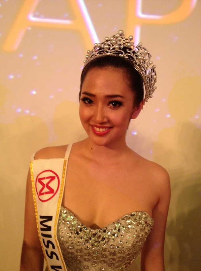 Karisa Sukamto đã trở thành Hoa hậu Singapore 2012 với chiều cao 1,6m. Ảnh. Beautycontestupdate.