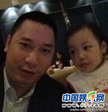Hoàng Hữu Long nổi tiếng là ông bố rất yêu chiều và gần gũi với cô con gái Tiểu Tứ Nguyệt.