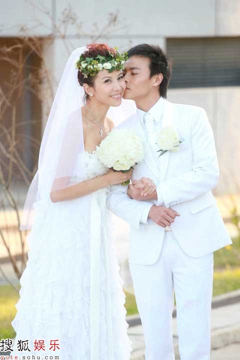 Nụ hôn của nam diễn viên đài TVB Trương Tấn dành cho nữ ca sĩ Thái Thiếu Phân tháng 12/2008