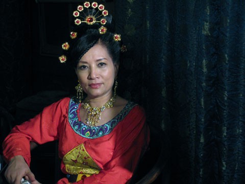 Nữ diễn viên Hà Xuyên trong vai Minh Đạo hoàng hậu của phim "Huyền sử thiên đô" (2010) của đạo điễn Nguyễn Tất Bình.