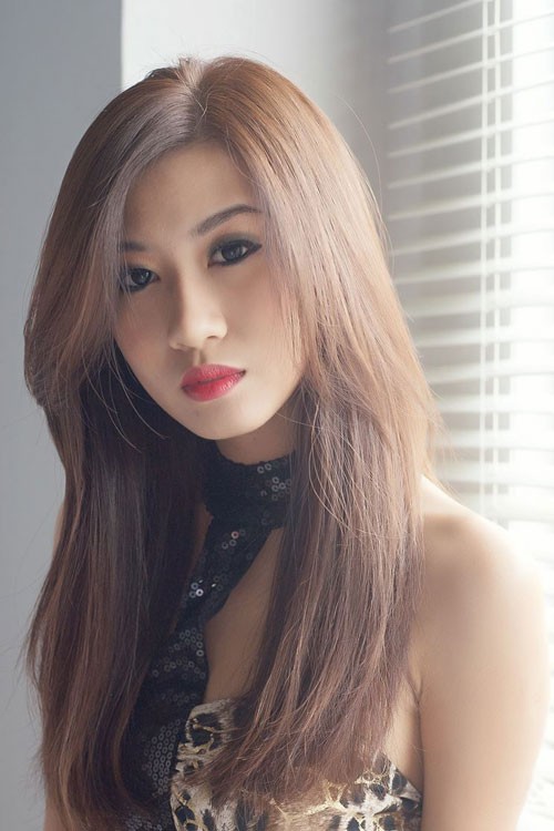 Hoa hậu Malaysia – Yvonne Lee, 23 tuổi, cao 1.70m, là người mẫu chuyên nghiệp từng đoạt giải Miss Veet 2008 và Hoa hậu Du lịch Malaysia 2009.