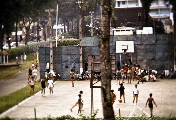Sài Gòn 1966 - Sân Phan Đình Phùng, hình chụp góc đường Công Lý -Trần Quý Cáp.