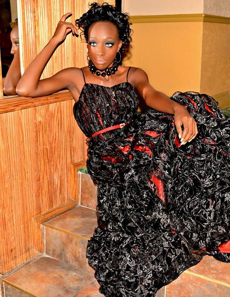Hoa hậu Trinidad & Tobago – Athaliah Tizrah Samuel, 24 tuổi, cao 1.78m.