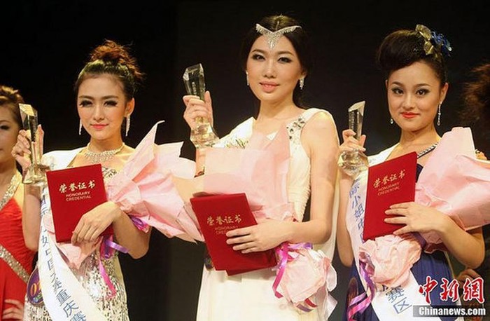 Ba gương mặt gây tranh cãi nhiều nhất trong cuộc thi Hoa hậu Quốc tế Trung Quốc tỉnh Trùng Khánh. Ảnh. ChinaNews.