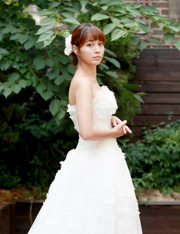 Lee Min Jung trong tạo hình cô dâu của phim "Big".