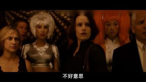 Huỳnh Thánh Y vai một cô gái ngoài hành tinh tóc trắng trong phim “Thám hiểm núi Vu Sơn”.
