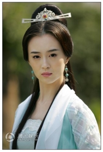 Số 84. Lưu Cạnh vai Chu Chỉ Nhược trong “Ỷ thiên đồ long ký” 2009.
