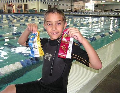 Cậu bé Samuel Alexandre Armas giờ đã lên 9 tuổi và cậu rất thích bơi lội.