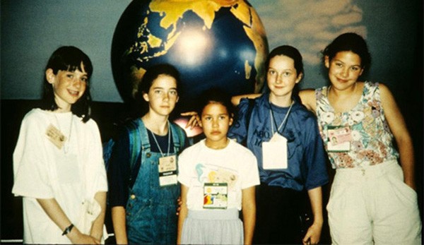 Severn Cullis Suzuki (ngoài cùng bên phải) cùng các bạn trong đội tại Hội nghị Trái Đất 1992 ở Rio De Janeiro, Brazil.