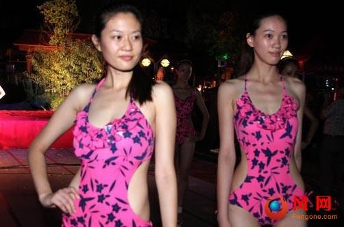 Cùng ngắm lại các thí sinh trong phần trình diễn áo tắm tại cuộc thi Hoa hậu Du lịch Thế giới 2012 khu vực tỉnh An Huy.