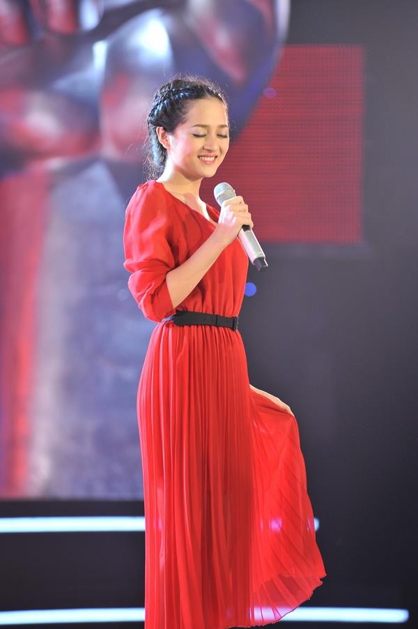 Nguyễn Hoài Bảo Anh hóa thân một cô nàng quyến rũ tại The Voice.