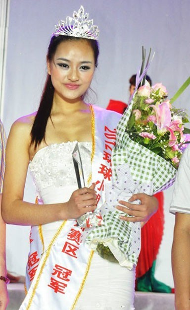 Tân hoa hậu Quách Liên Xuân đăng quang Hoa hậu Hoàn cầu khu vực Phúc Châu 2012 đêm 2/7.