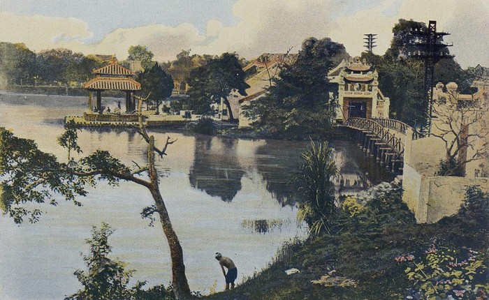 Đền Ngọc Sơn bên Hồ Hoàn Kiếm. (Tonkin - Hanoi, le petit Lac).