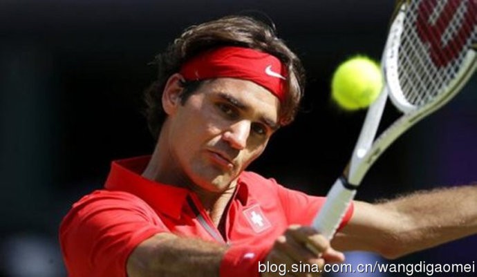 Thế nhưng ngôi vị đầu bảng của Forbes lại thuộc về vận động viên quần vợt người Thụy Sĩ Roger Federer với thu nhập 54 triệu USD/năm. Roger Federer vẫn là tay vợt số 1 thế giới, tuy nhiên anh đã để thua Andy Murray ở chung kết tennis nam Olympic lần này.