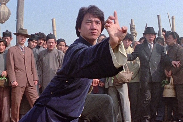 Vị trí thứ 8 – Thành Long (Jacky Chan) nổi danh ở Mỹ với phim “Giờ cao điểm” (Rush-Hour) và “Câu chuyện cảnh sát” (Police Story) ở Trung Quốc.