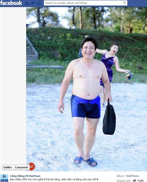 Nghệ sĩ hài Chí Trung mình trần bụng bia xách ca-táp đi dạo trên biển cũng khiến bóng hồng siêu vẹo.