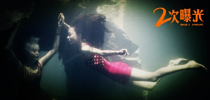 Hai nữ diễn viên xinh đẹp phải trải qua 6 tiếng đồng hồ ở dưới nước để có thể hoàn thành bộ ảnh này.
