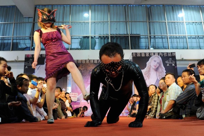 Ngày 28/4, Tuần lễ văn hóa tính dục Trung Nguyên lần thứ 5 diễn ra tại Trung tâm Hội chợ triển lãm Quốc tế Trung Quốc tỉnh Trịnh Châu.