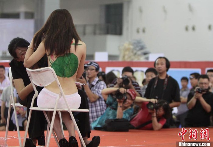 Tại tỉnh Vân Nam cuối tháng 7 cũng tổ chức một sự kiện dành cho những người yêu thích nghệ thuật body painting...