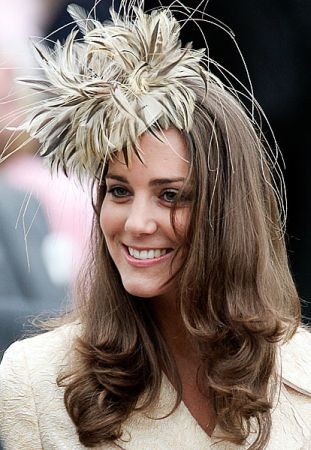Tuy nhiên, Kate Middleton thường từ chối các dịch vụ may mặc của Hoàng gia để tìm đến những cửa hàng thời trang mà cô yêu thích.