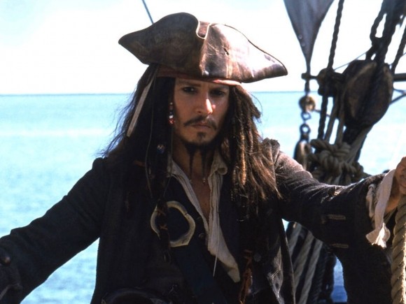 Tên tuổi của nam diễn viên Johny Depp dường như đã gắn liền với hình ảnh tên cướp biển với vai diễn thuyền trưởng Jack Sparrow trong loạt phim “Cướp biển Caribe”.