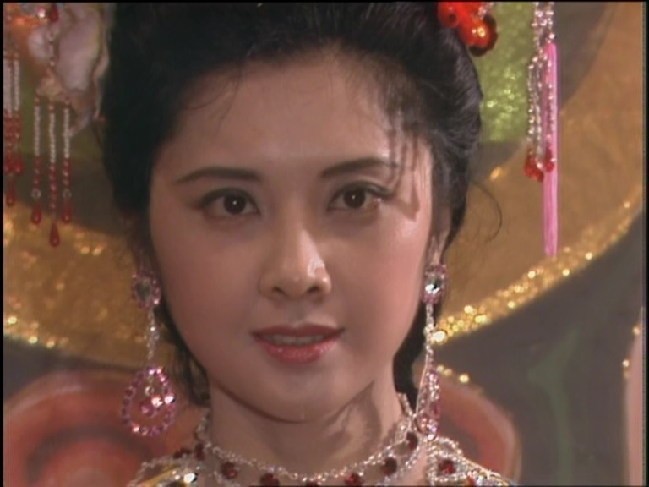 Quốc vương Nữ Nhi Quốc trong Tây Du Ký 1986 của nữ diễn viên Chu Lâm trong tập “Lấy kinh ở Nữ Nhi Quốc”.