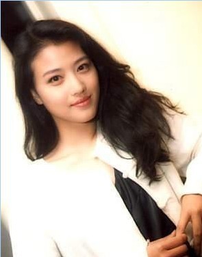 Nữ diễn viên Chu Hải Mỵ là người Mãn.
