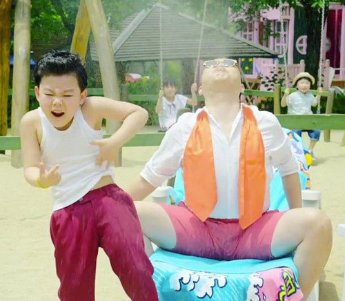 Min Woo trổ tài cùng Psy trong MV "Gangnam Style".