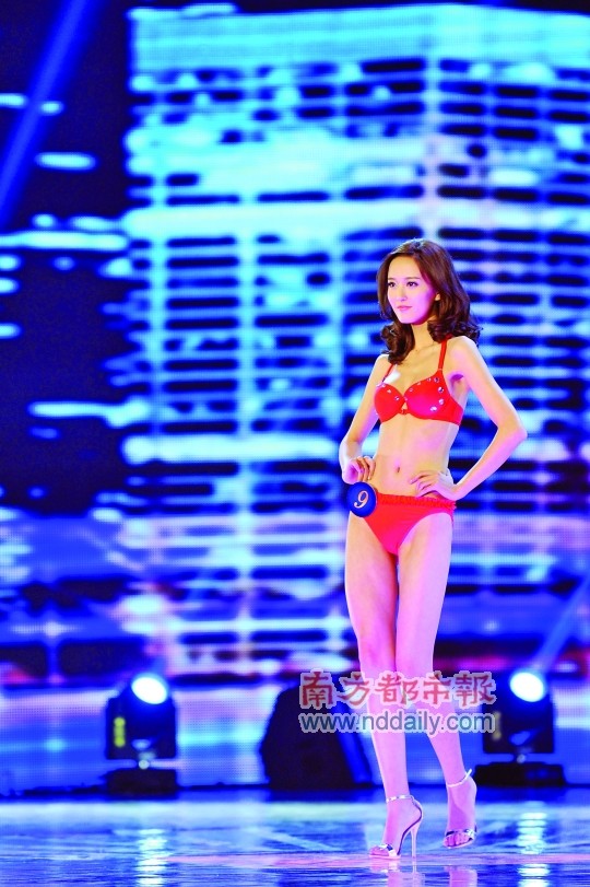 Trên trang web cuộc thi có đăng tải các số đo của hoa hậu Lý Xuyến với chiều cao 1.70cm, cân nặng 39kg.