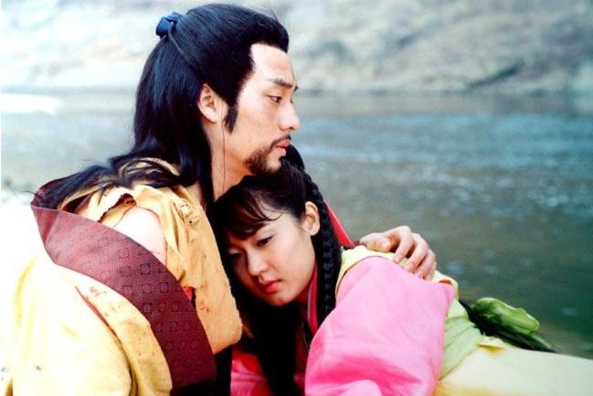 Còn tướng quân Yu Suk từ Shila là kẻ chiếm đoạt vương triều Bakje, và là tân hoàng đế Baek Jae cũng đem lòng yêu công chúa, nhưng chỉ nhận được sự hận thù từ cô. Yu Suk đã đuổi theo Ari và công chúa, và tướng quân Ari đã bị giết, còn công chúa thì nhảy xuống vực tự vẫn. Nhưng công chúa không chết khi rơi xuống vực mà lạc vào thế giới tương lai, vào năm 2003. Tại đây cô đã gặp lại Kang In Chul (Ari) và Fujiwara Tasuji (Yu Suk). Nhưng 3 người họ không nhớ gì về những chuyện của hàng ngàn năm trước và lại tiếp tục vướng vào chuyện tình tay ba của ngàn năm sau!