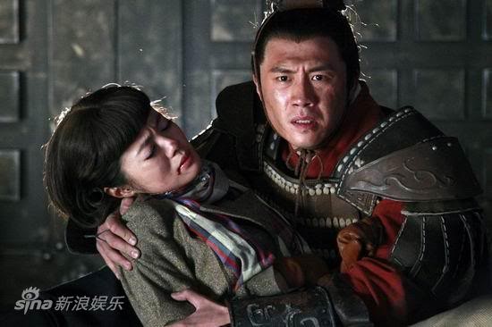 An Dĩ Hiên và Đỗ Thuần trong phim "Cổ kim đại chiến Tần Dũng tình" làm lại năm 2010 của đạo diễn Dương Nhất Chí.
