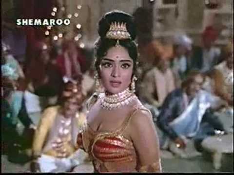 Điệu “Neel Gagan Ki Chhaon Mein” trong phim “Amrapali” 1966.