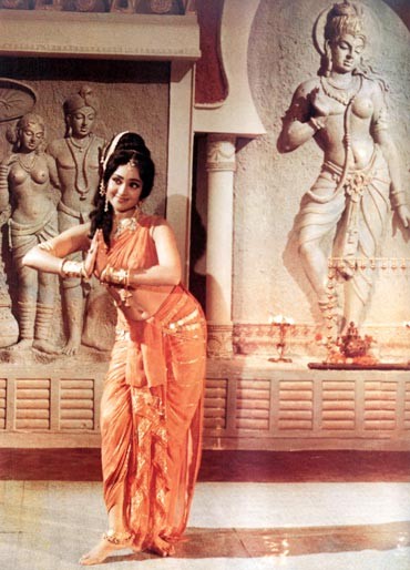Điệu múa “Neel Gagan Ki Chhaon Mein” của nữ diễn viên Vyjayantimala.