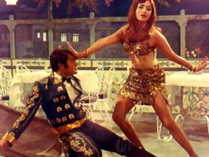 “Piya Tu… Ab To Aaja…” hay quen thuộc với tựa đề tiếng Anh “Monica, Oh My Darling!” trong phim “Caravan” 1971.