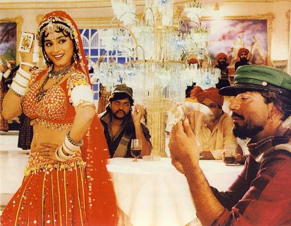 “Choli Ke Peechhe Kya Hai…” trong phim “Khalnayak” 1991.
