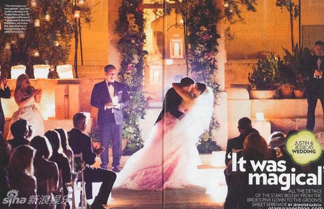 Đám cưới được trang hoàng như trong chuyện cổ tích với ánh nến lung linh kết hợp với ánh đèn của khu resort khiến cho đám cưới trở nên vô cùng lãng mạn và ngọt ngào. Trong ngày vui của mình, Justin đã tự mình ôm đàn guitar khi dành riêng bản nhạc cho vợ Jessica nhân ngày cười: “Thật là một đêm tuyệt vời!”, Justin Timberlake chia sẻ.
