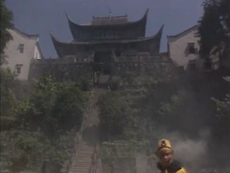 Cảnh phim Tôn Ngộ Không trước chùa Lôi Âm giả.
