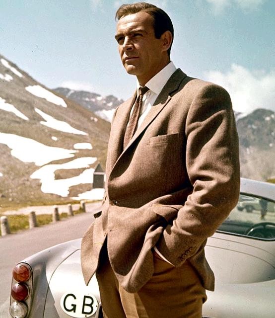 Sean Connery đứng vị trí thứ 6 từng vào vai James Bond những năm 1962 - 1967, 1971 và 1983 với các tựa phim như Dr. No, From Russia With Love, Goldfinger, Thunderball, Your Only Live Twice và Dianmonds Are Forever.