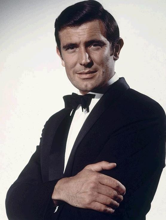 George Lazenby vị trí số 1 - dù chỉ đóng James Bond một lần duy nhất trong tập phim "On Her Majesty's Secret Service" năm 1969.