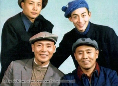 Uông Việt (ngoài cùng phía trên bên trái) cùng các diễn viên Diêm Hoài Lễ (hàng dưới bên trái) vai Đường Tăng, Lục Tiểu Linh Đồng (hàng trên bên phải) vai Tôn Ngộ Không và Mã Đức Hoa (hàng dưới phải) vai Trư Bát Giới.
