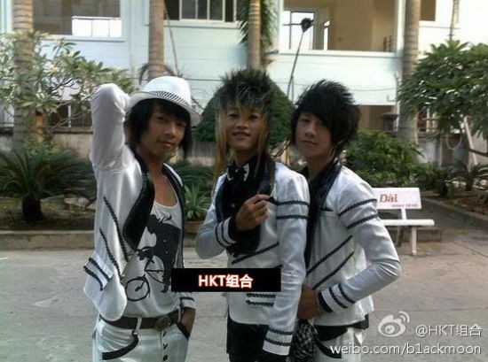 3 thành viên nhóm nhạc HKT trên blog tiếng Trung.