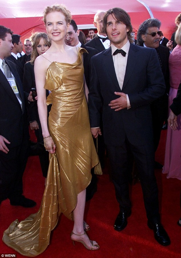 Nicole Kidman bên cạnh chồng cũ Tom Cruise năm 2000. Ảnh. Wenn.