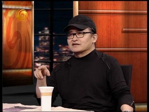 Nam ca sĩ Lưu Hoan trong chương trình talk show "Leng keng 3 người" khi tố những chiêu trò giả dối của nhà sản xuất The Voice".
