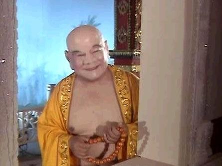 Thiết Ngưu trong tạo hình nhân vật Phật Di Lặc ở tập cuối khi gặp gỡ thầy trò Đường Tăng tại Tây Trúc.