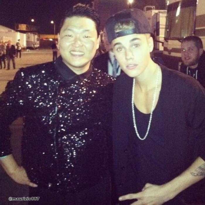 Psy và Justin Bieber chụp hình chung trong chuyến thăm Mỹ của rapper Hàn Quốc sau thành công của "Gangnam Style". Ảnh. Fanpop.